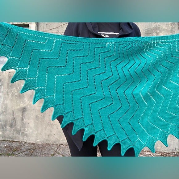 Handmade knit Scarf / Shawl, funky Christmas winter wool bandana - Picture 2 of 3